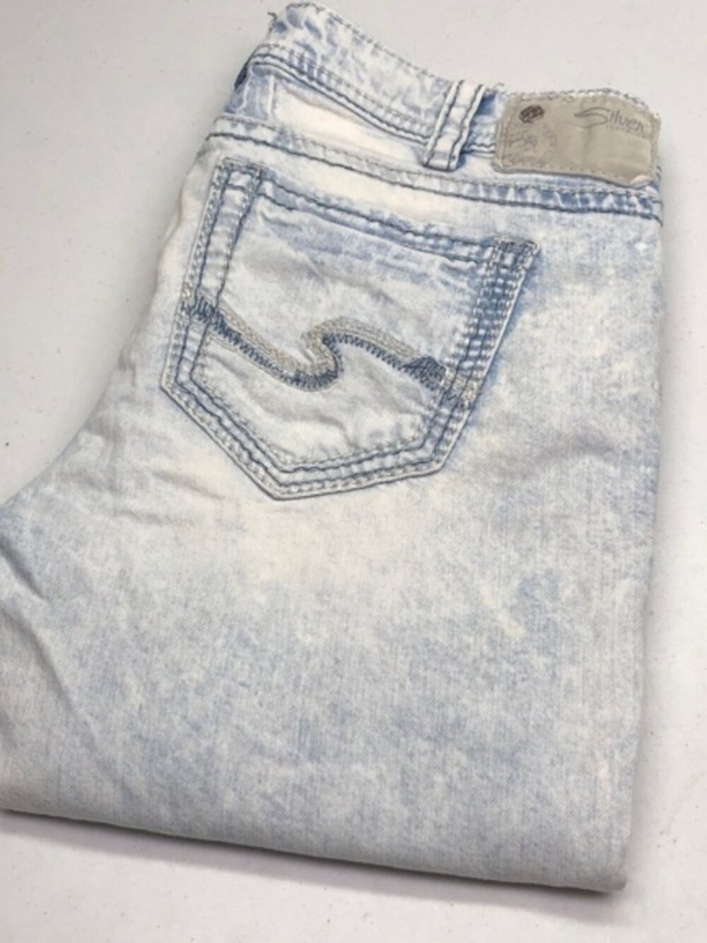 SILVER TUESDAY LIGHTWASH LOW CAPRI JEANS 30x26 ⭐️